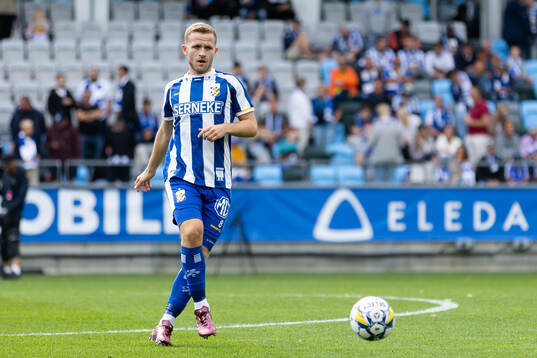 IFK Göteborgs Jonas Bager värmer upp innan andra