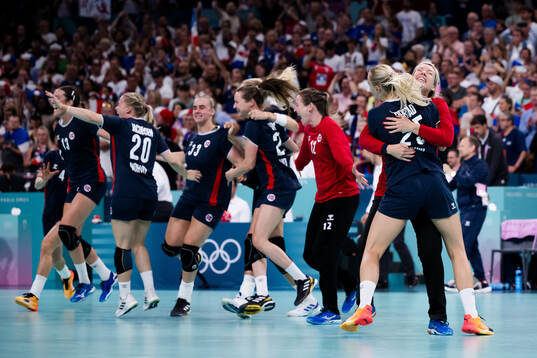 Henny Ella Reistad and goalkeeper Katrine Lunde of Norway