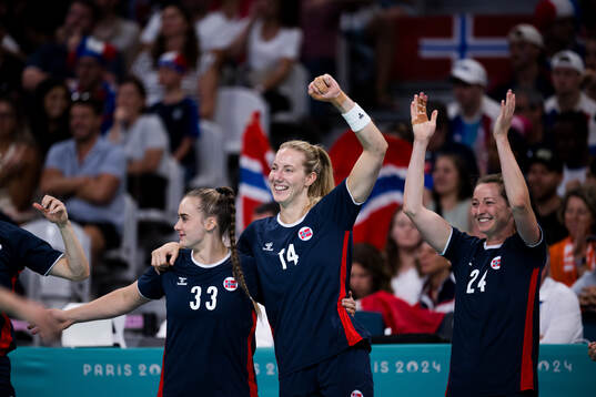 Thale Rushfeldt Deila, Kristine Breistøl and Sanna