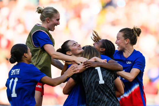 Players of USA celebrate