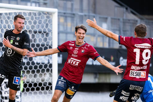 Örgrytes Noah Christoffersson jublar