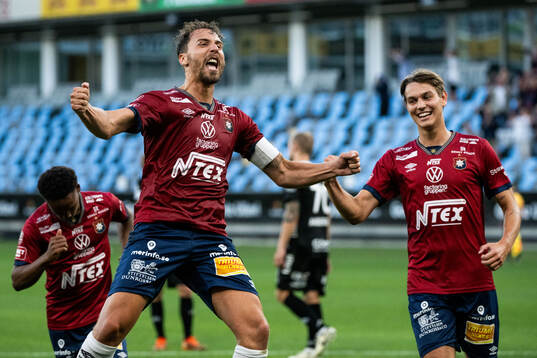 Örgrytes Jonathan Azulay jublar