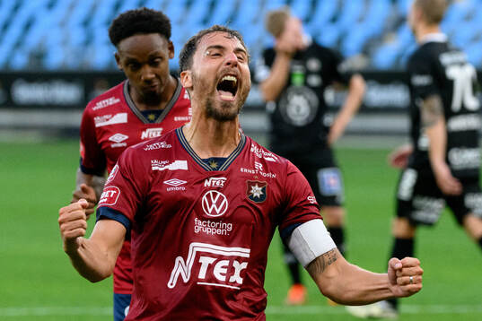 Örgrytes Jonathan Azulay jublar