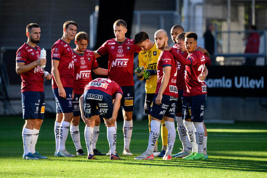 Örgrytes spelare samlas