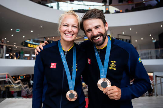 Anton Dahlberg and Lovisa Karlsson of Sweden pose for