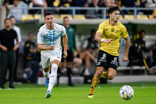 Franjo Ivanovic of Rijeka and Besfort Zeneli of Elfsborg