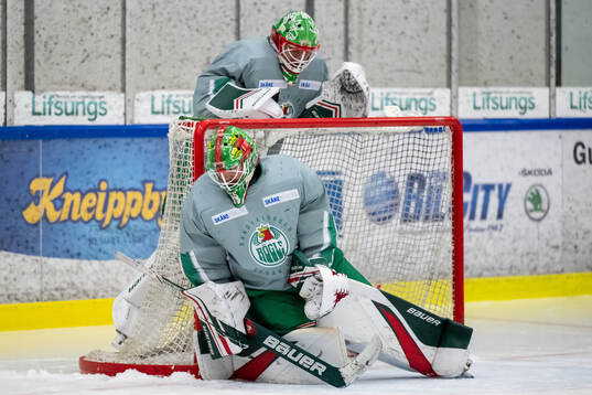 Målvakt Arvid Holm och målvakt Christoffer Rifalk