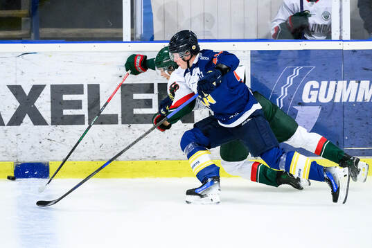 Frölundas David Edstrom och HV71s Oskar Stål Lyrenäs