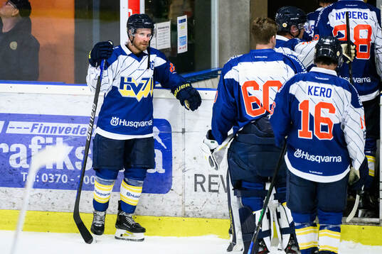 HV71s Mattias Tedenby deppar