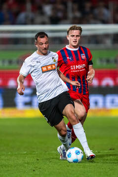 Even Hovland of Häcken and Mikkel Kaufmann of Heidenheim