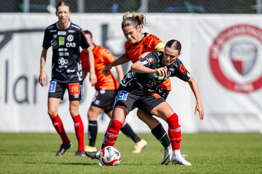 KIF Örebros Maja Bodin och Kristianstads Carly Wickenheiser