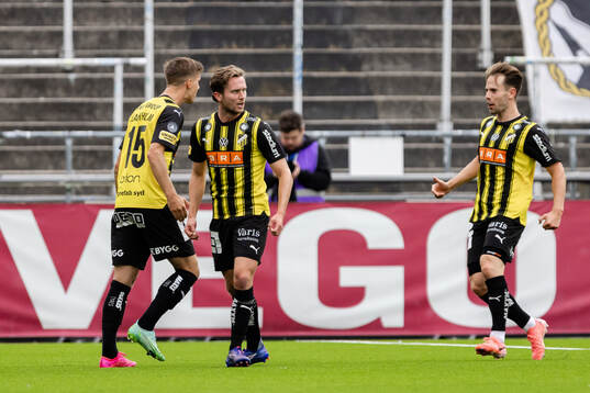 Häckens Samuel Leach Holm jublar