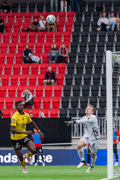 Elfsborgs Timothy Noor Ouma och målvakt Isak Pettersson