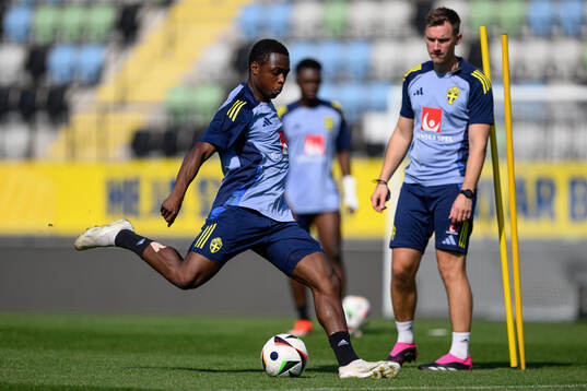 Richie Omorowa and physio Rickard Engström
