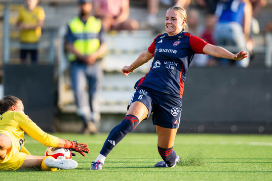 FC Rosengårds Ria Noora Minerva Öling framför