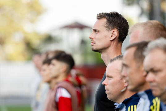Head coach Daniel Bäckström of Sweden