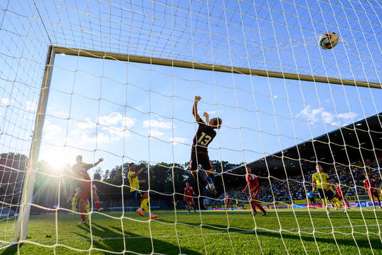 Jusef Erabi of Sweden scores 3-0