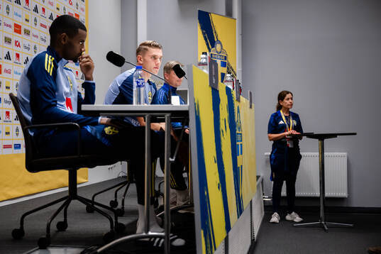 Alexander Isak and head coach Jon Dahl Tomasson of the