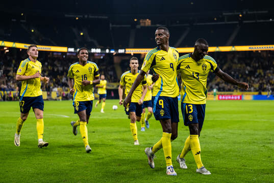 Alexander Isak scored 2-0 and celebrates with Ken Sema of