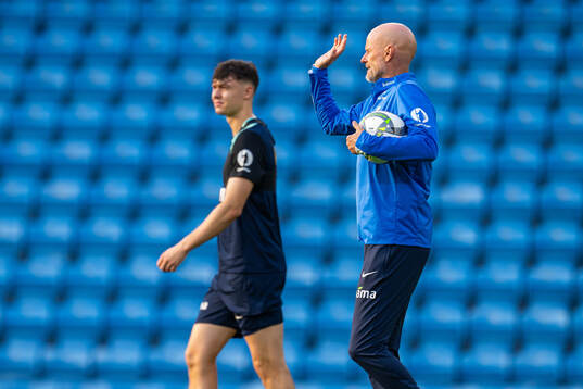 Jørgen Strand Larsen and Ståle Solbakken, head coach of