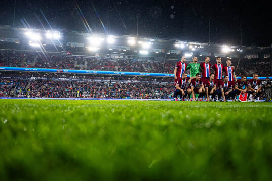 The starting eleven of Norway pose for a photo