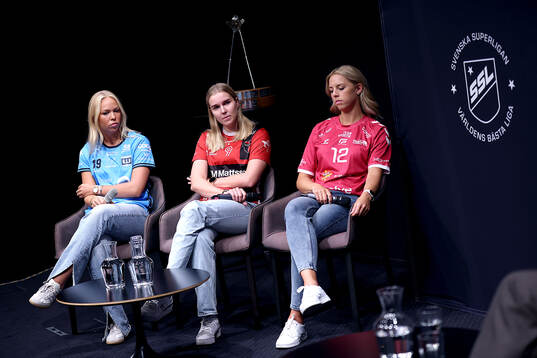 Warbergs Stina Johansson, KAIS Moras Daniela Westerlund och