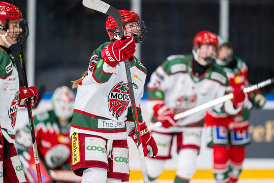 Modos Linnéa Andersson jublar