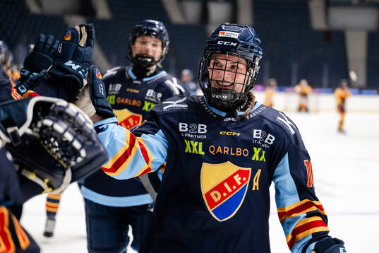 Djurgårdens Madeline Posick jublar