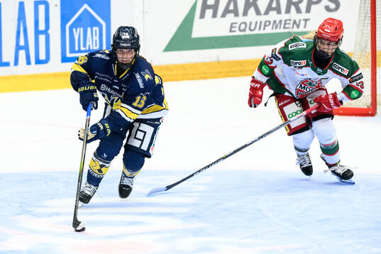 HV71s Kajsa Armborg och Modos Mira Hallin