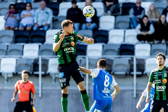 Varbergs Niklas Dahlström och IK Oddevolds Oscar Iglicar