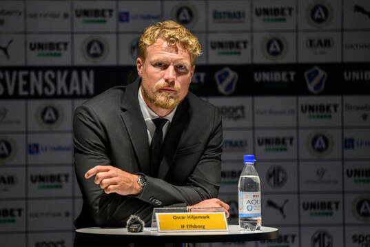 Elfsborgs manager Oscar Hiljemark på en presskonferens
