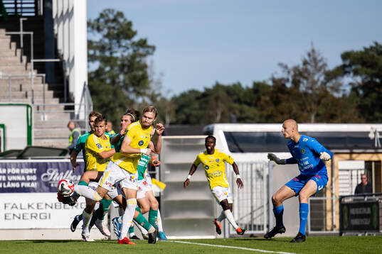 Falkenbergs Hugo Tilly och Jönköpings Södras målvakt