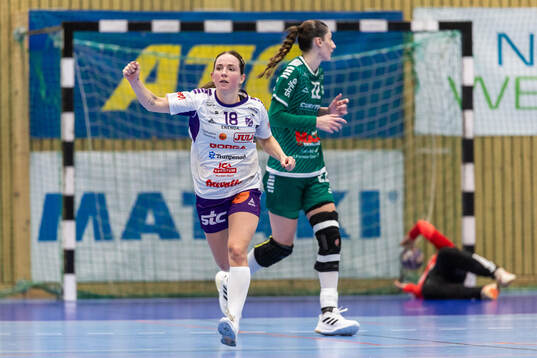 Skaras Melanie Felber jublar