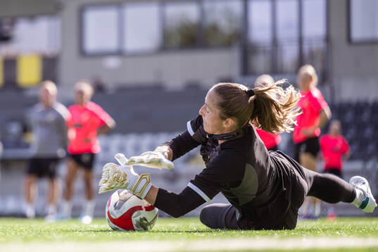 Goalkeeper Loes Geurts