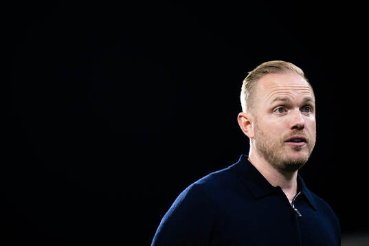 Head coach Head coach Jonas Eidevall of Arsenal