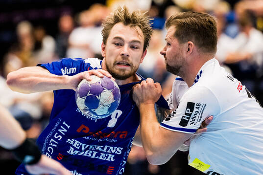 Hallbys Martin Mårtensson och Ystad IFs Jonathan Wilthorn