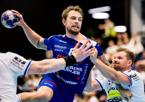 Hallbys Martin Mårtensson och Ystad IFs Jonathan Wilthorn