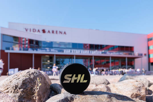 Matchpuck utanför Vida arena