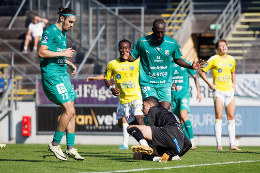 Ljungskiles Mehmet Uzel, Ronald Mukiibi och målvakt Tom