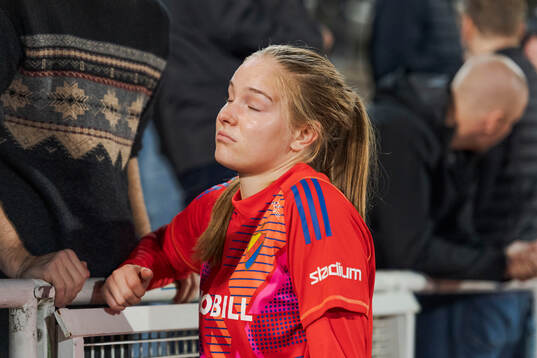 Djurgårdens målvakt Elvira Björklund deppar