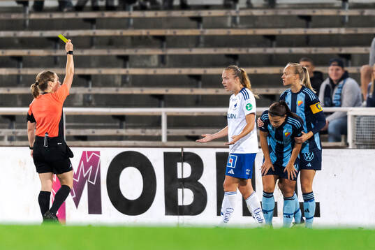 uIFK Norrköpings Sara Kanutte Fornes tilldelas gult kort