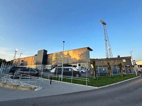 Utanför arenan innan fotbollsmatchen i Superettan mellan