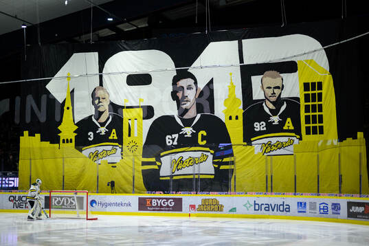 Västerås supportrar med ett tifo