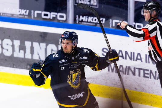 Södertäljes Viktor Liljegren jublar