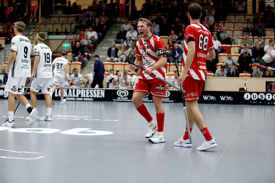 Pixbos lagkapten Oskar Weissbach jublar