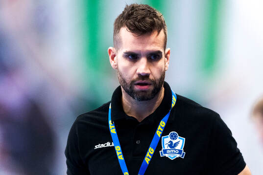 Amos tränare Brian Ankersen