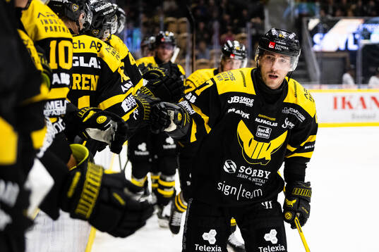 Västerås Konstantin Komarek jublar