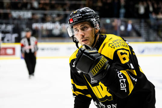 Västerås Konstantin Komarek jublar