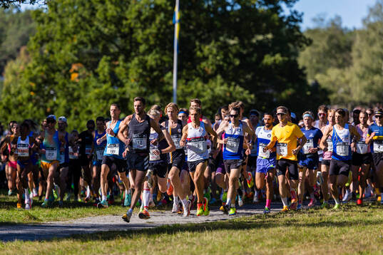 Linus Rosdahl Hässelby SK bakom Kristofer Låås, Keep Up