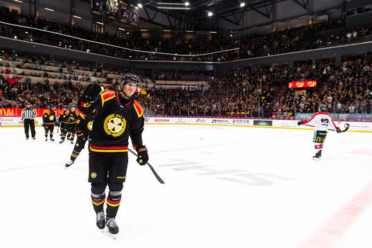 Brynäs Oskar Lindblom jublar
